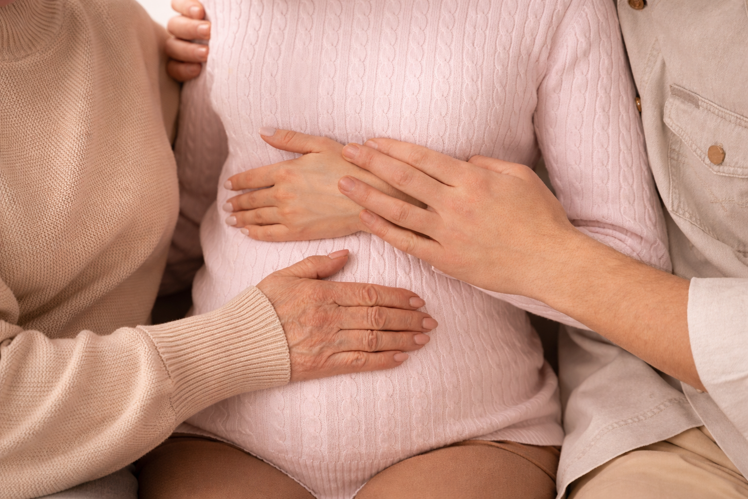 Femme enceinte accompagnée par une doula à Cannes
